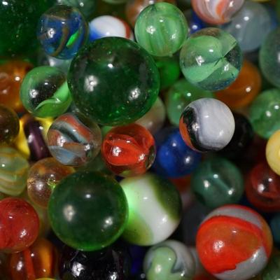 LOT OF VINTAGE MARBLES UNSORTED 7 POUNDS 9 OUNCES.