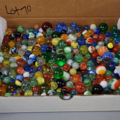 LOT OF VINTAGE MARBLES UNSORTED 7 POUNDS 9 OUNCES.