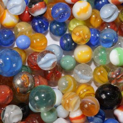 LOT OF VINTAGE MARBLES UNSORTED. SIX POUNDS
