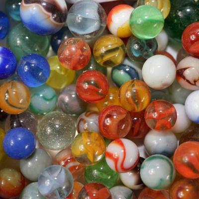 LOT OF VINTAGE MARBLES UNSORTED. SIX POUNDS