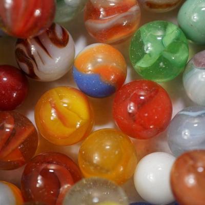 LOT OF VINTAGE MARBLES UNSORTED. SIX POUNDS