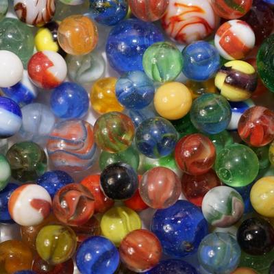 LOT OF VINTAGE MARBLES UNSORTED. SIX POUNDS