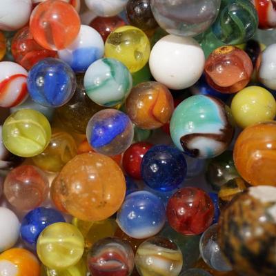 LOT OF VINTAGE MARBLES UNSORTED. SIX POUNDS