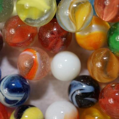 LOT OF VINTAGE MARBLES UNSORTED. SIX POUNDS
