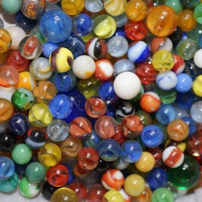 LOT OF VINTAGE MARBLES UNSORTED. SIX POUNDS