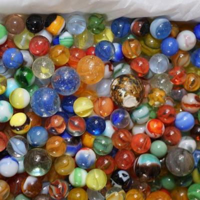 LOT OF VINTAGE MARBLES UNSORTED. SIX POUNDS