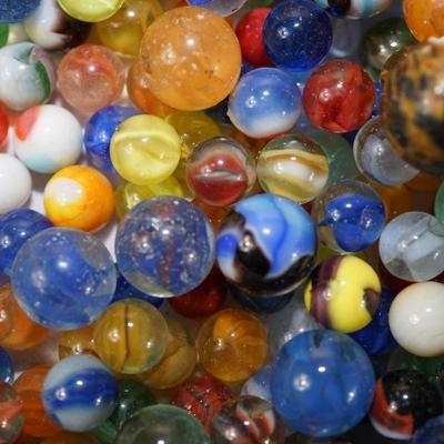 LOT OF VINTAGE MARBLES UNSORTED. SIX POUNDS
