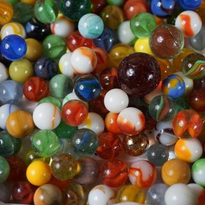 LOT OF VINTAGE MARBLES UNSORTED FIVE POUNDS PLUS STEEL MARBLES VARIOUS SIZES