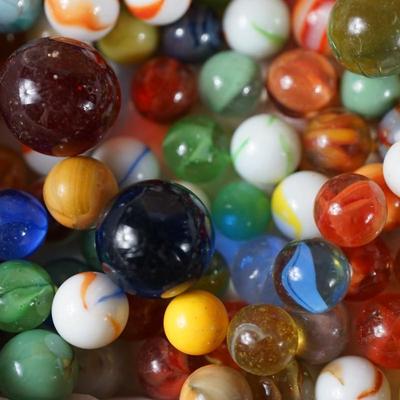 LOT OF VINTAGE MARBLES UNSORTED FIVE POUNDS PLUS STEEL MARBLES VARIOUS SIZES