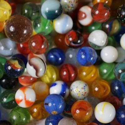 LOT OF VINTAGE MARBLES UNSORTED FIVE POUNDS PLUS STEEL MARBLES VARIOUS SIZES
