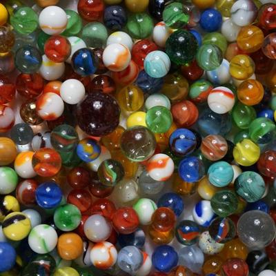 LOT OF VINTAGE MARBLES UNSORTED FIVE POUNDS PLUS STEEL MARBLES VARIOUS SIZES