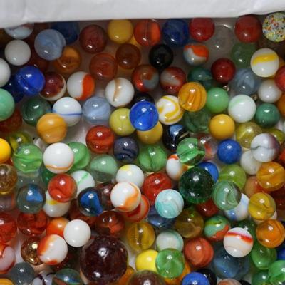 LOT OF VINTAGE MARBLES UNSORTED FIVE POUNDS PLUS STEEL MARBLES VARIOUS SIZES