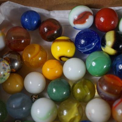 LOT OF VINTAGE MARBLES UNSORTED FIVE POUNDS PLUS STEEL MARBLES VARIOUS SIZES