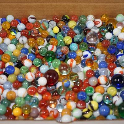 LOT OF VINTAGE MARBLES UNSORTED FIVE POUNDS PLUS STEEL MARBLES VARIOUS SIZES