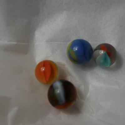 LOT OF VINTAGE MARBLES UNSORTED FIVE POUNDS PLUS STEEL MARBLES VARIOUS SIZES