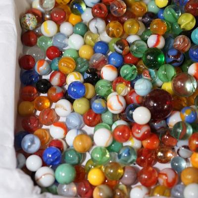 LOT OF VINTAGE MARBLES UNSORTED FIVE POUNDS PLUS STEEL MARBLES VARIOUS SIZES