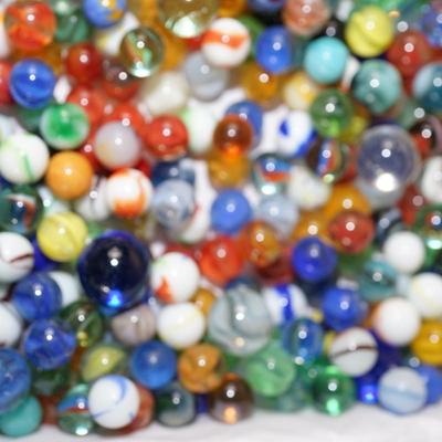 LOT OF VINTAGE MARBLES UNSORTED FIVE POUNDS PLUS STEEL MARBLES VARIOUS SIZES