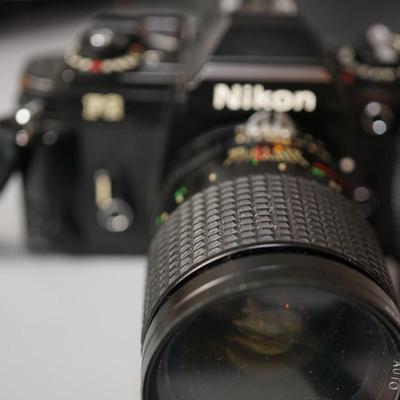 VINTAGE NIKON FG 35 MM WITH 62MM ROKINON BULLET ZOOM LENS w/Leather camera bag