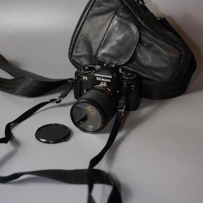 VINTAGE NIKON FG 35 MM WITH 62MM ROKINON BULLET ZOOM LENS w/Leather camera bag