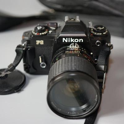 VINTAGE NIKON FG 35 MM WITH 62MM ROKINON BULLET ZOOM LENS w/Leather camera bag