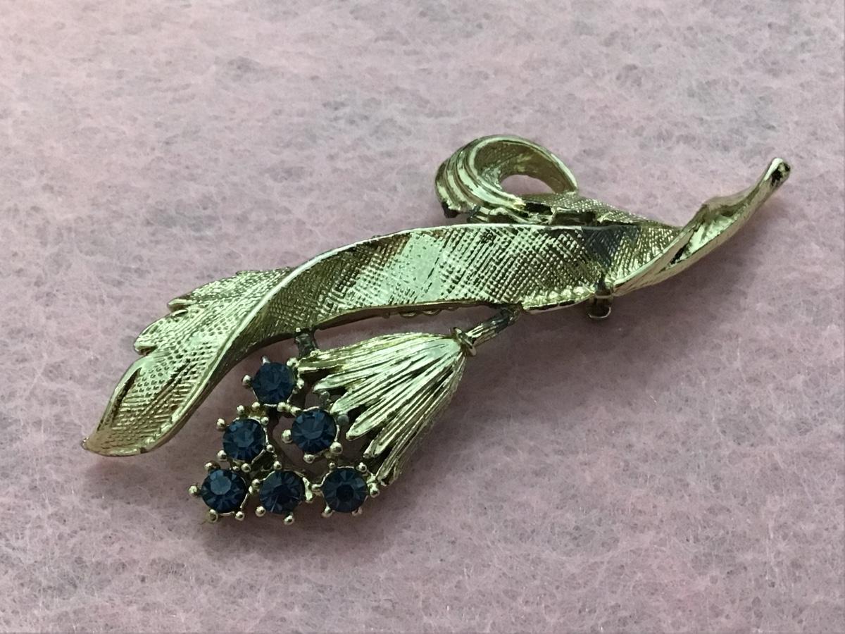 Vintage MCM Pale Blue Rhinestone Broches, 2 Piece Matching Set