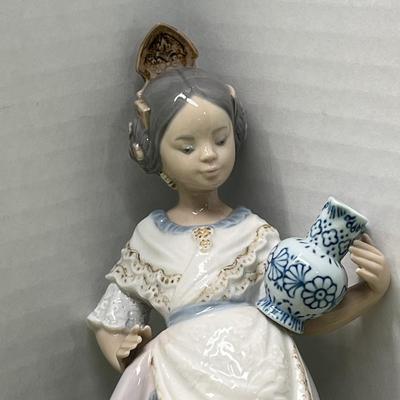 Lladro "Making Paella" Porcelain Figurine