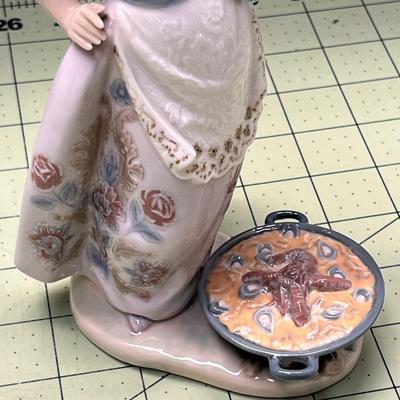 Lladro "Making Paella" Porcelain Figurine