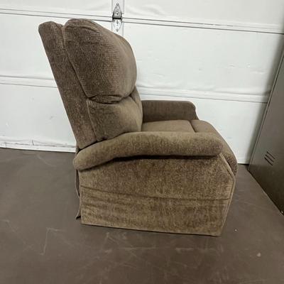Tabn Recliner with Lift Kit Accessory