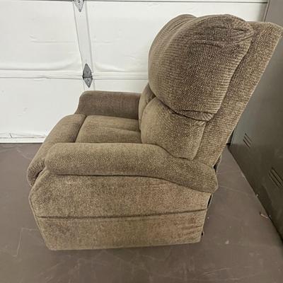 Tabn Recliner with Lift Kit Accessory