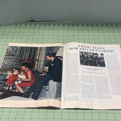 LIFE Magazine - Vintage January 5, 1968 & December 15, 1967