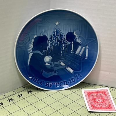Vintage 1971 Bing & Grondahl "Christmas at Home" Jule After Copenhagen Collectible