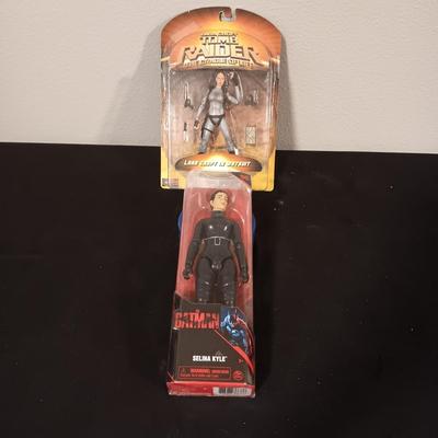 NEW TOMB RAIDER "LARA CROFT IN WETSUIT" & THE BATMAN "SELINA KYLE