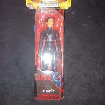 NEW TOMB RAIDER "LARA CROFT IN WETSUIT" & THE BATMAN "SELINA KYLE
