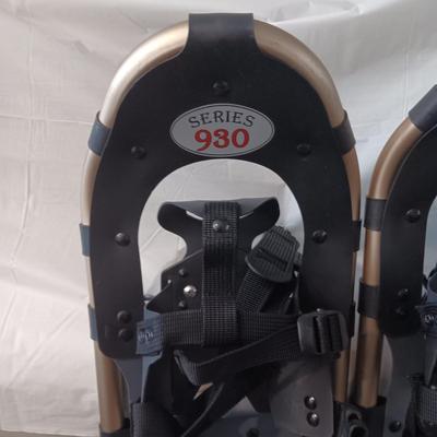 YUKON CHARLIE'S SERIES 930 KODIAK SNOWSHOES 30 INCH LONG