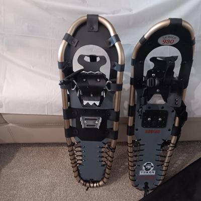 YUKON CHARLIE'S SERIES 930 KODIAK SNOWSHOES 30 INCH LONG