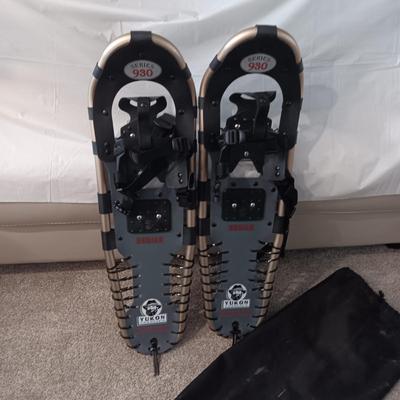 YUKON CHARLIE'S SERIES 930 KODIAK SNOWSHOES 30 INCH LONG