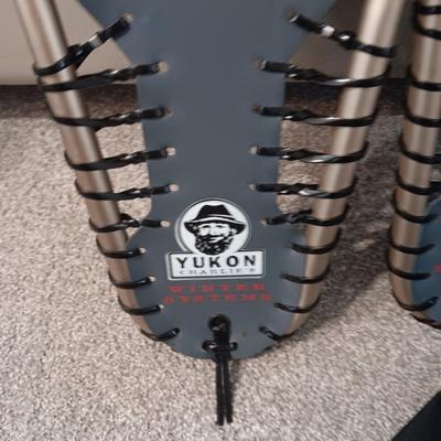YUKON CHARLIE'S SERIES 930 KODIAK SNOWSHOES 30 INCH LONG