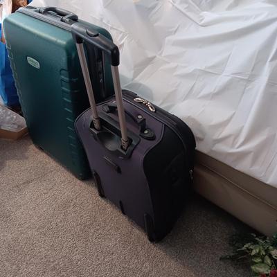 LARGE DELINA II HARDSIDE SUITCASE ON 4 WHEELS AND A CARRY ON WITH 2 WHEELS