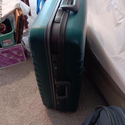 LARGE DELINA II HARDSIDE SUITCASE ON 4 WHEELS AND A CARRY ON WITH 2 WHEELS
