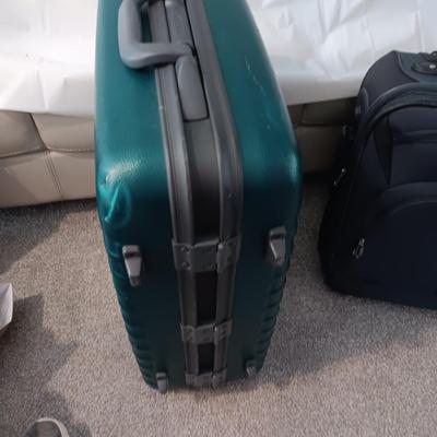 LARGE DELINA II HARDSIDE SUITCASE ON 4 WHEELS AND A CARRY ON WITH 2 WHEELS