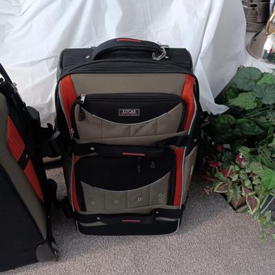VERY NICE 3 PIECE "LUCAS" LUGGAGE SET ON 2 WHEELS