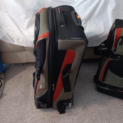 VERY NICE 3 PIECE "LUCAS" LUGGAGE SET ON 2 WHEELS