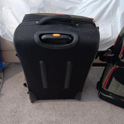 VERY NICE 3 PIECE "LUCAS" LUGGAGE SET ON 2 WHEELS