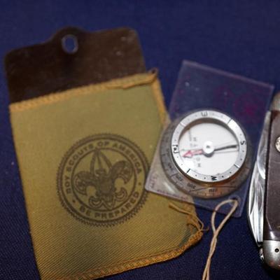 BOY SCOUT COMPASS, POCKET KNIFE AND CAMPING MIRROR IN POUCH