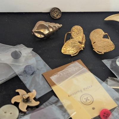 Assortment Of Vintage Buttons