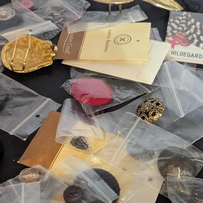 Assortment Of Vintage Buttons