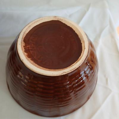 Lot Of 3 Vintage Watt Brown Nesting Mixing Bowls Oven Ware Basket Weave Pattern with Vintage Venetian Salt and Pepper Shakers Japan