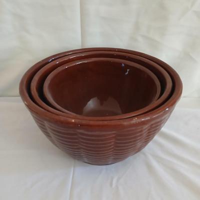 Lot Of 3 Vintage Watt Brown Nesting Mixing Bowls Oven Ware Basket Weave Pattern with Vintage Venetian Salt and Pepper Shakers Japan