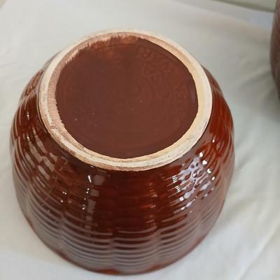 Lot Of 3 Vintage Watt Brown Nesting Mixing Bowls Oven Ware Basket Weave Pattern with Vintage Venetian Salt and Pepper Shakers Japan