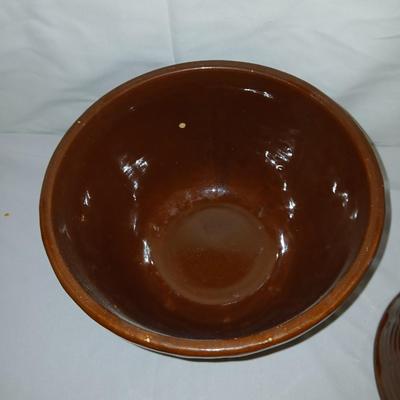 Lot Of 3 Vintage Watt Brown Nesting Mixing Bowls Oven Ware Basket Weave Pattern with Vintage Venetian Salt and Pepper Shakers Japan